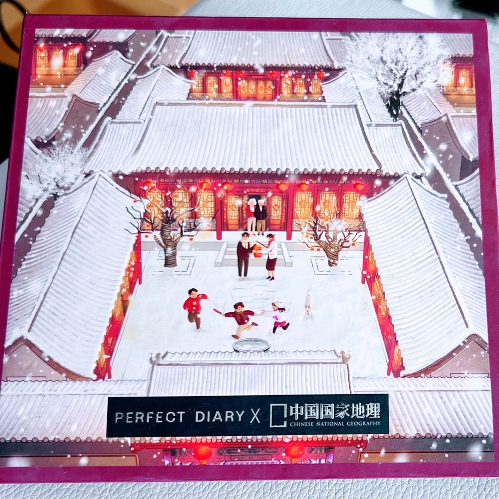 Perfect Diary- Holiday Edition Palette